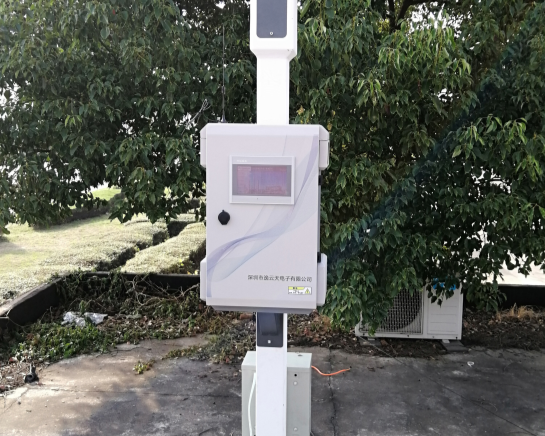 Zetron usainak kontrolatzeko sistema: denbora errealean eta zehatza kontrolatzen du, enpresei ingurumena babesteko arauak betetzen laguntzen die eta zeru urdinak eta hodei zuriak babesten ditu.
